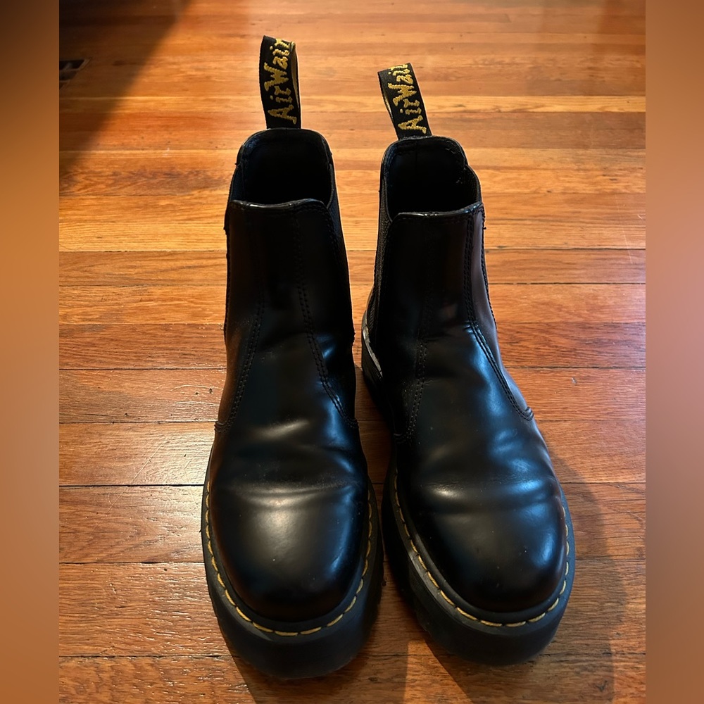 Doc Marten 2976 Quad platform chelsea boots
